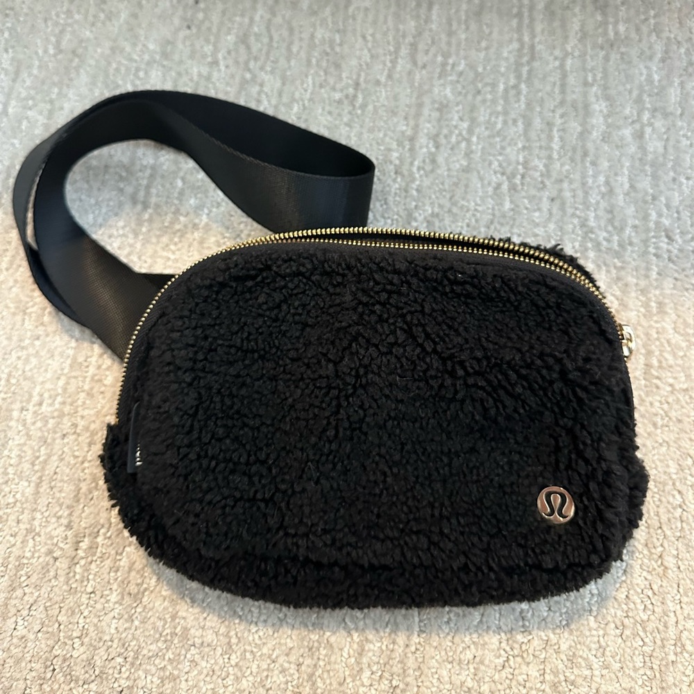 Lululemon belt bag